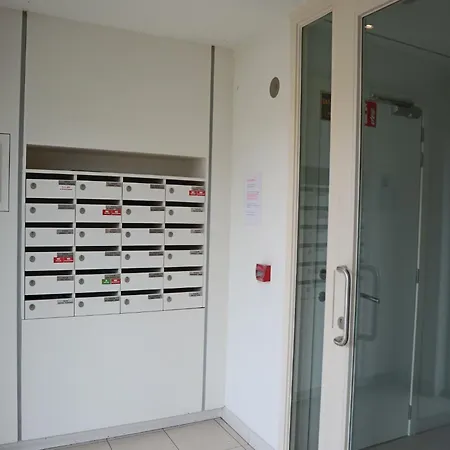 In Near The アパート